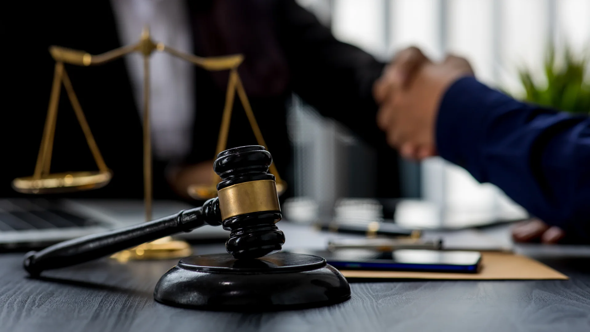 How a Lawyer Can Help You With Your Injury Insurance Claim