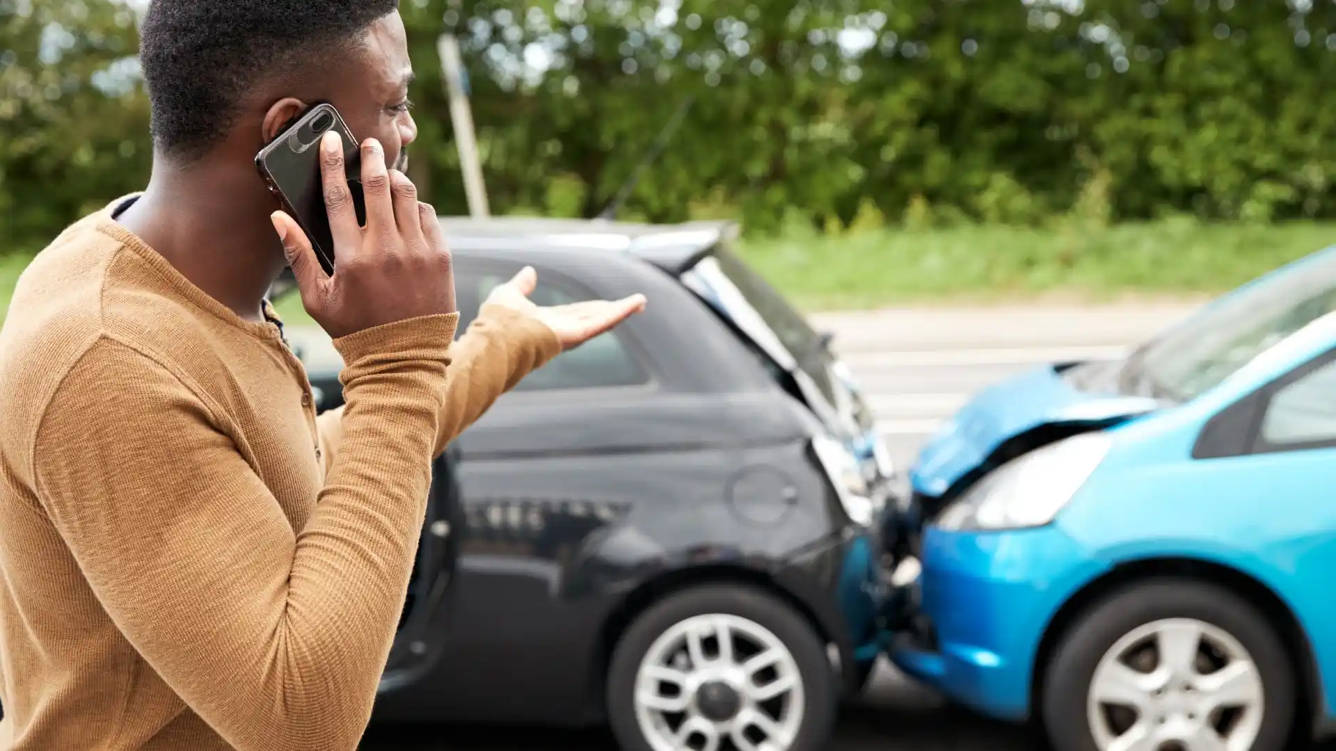 When and When Not To Accept an Insurance Settlement Offer Image raw